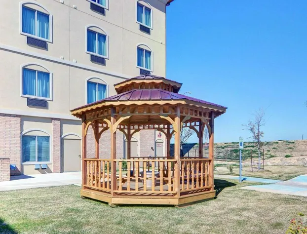 Comfort Suites Lake Worth hotel detail image 3