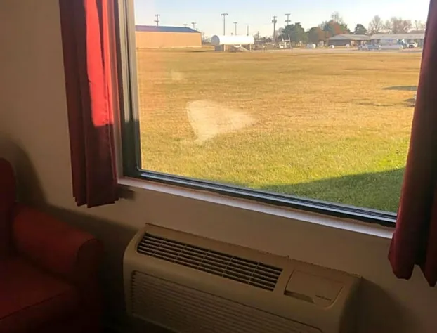 Simple Rewards Inn Shelbina hotel detail image 3