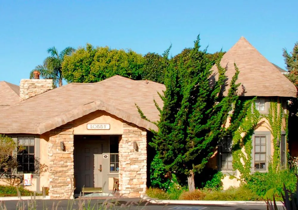 Cottage Inn By The Sea hotel hero