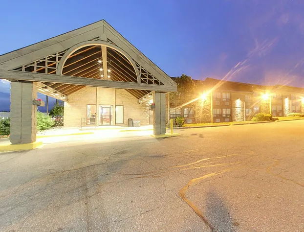 Super 8 by Wyndham Sudbury ON hotel detail image 1