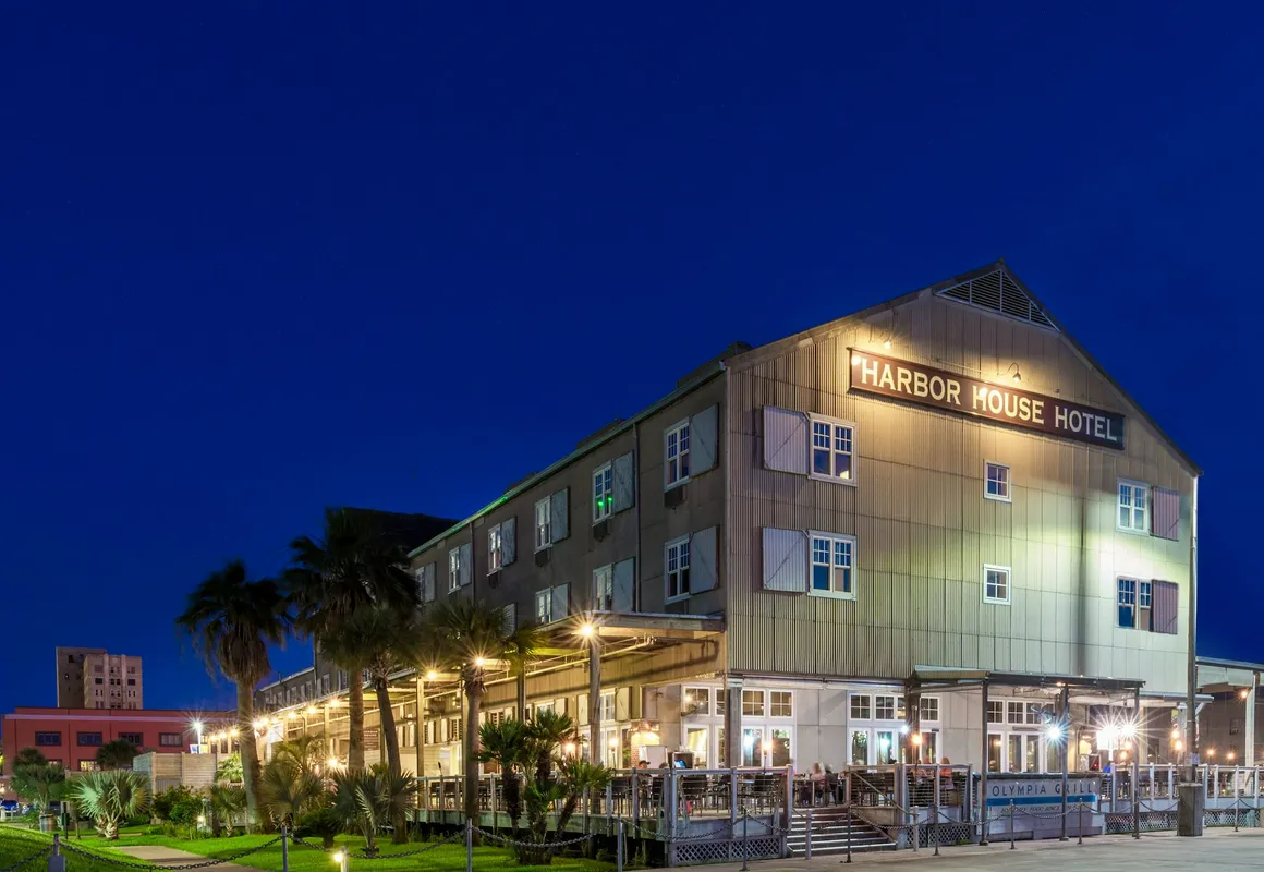 Harbor House Hotel and Marina at Pier 21 hotel hero