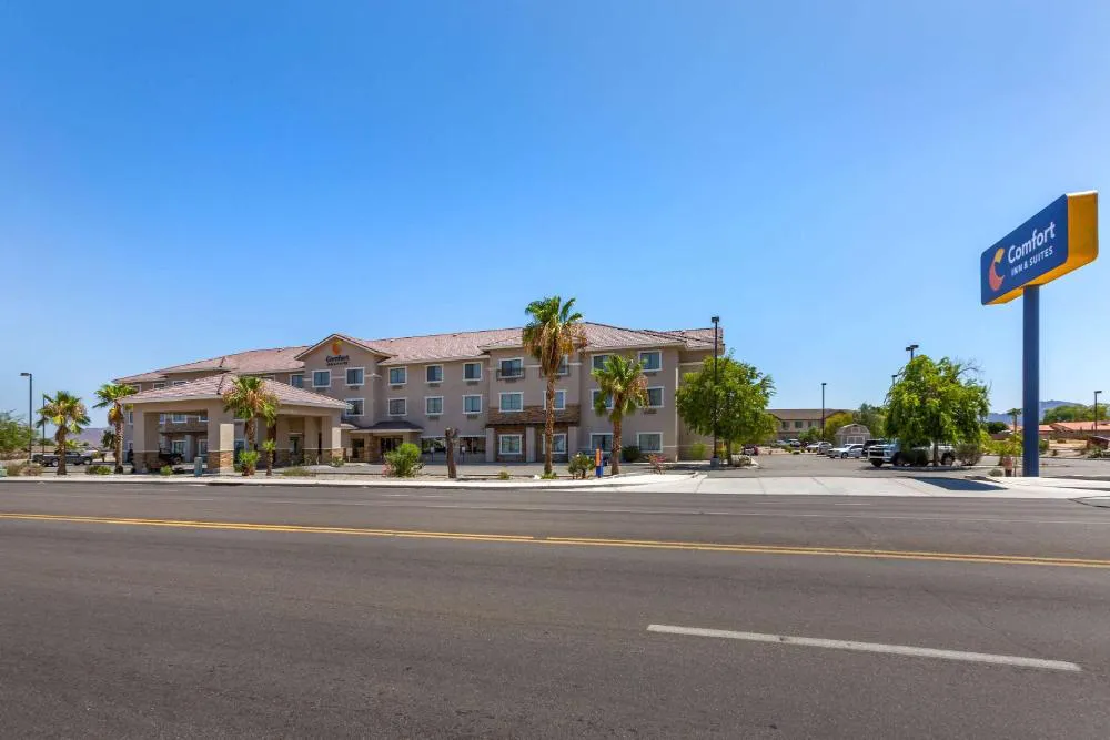 Comfort Inn & Suites Yuma I-8 hotel hero