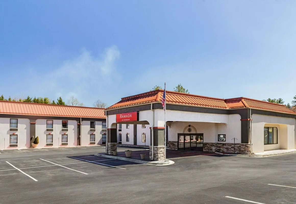 Ramada by Wyndham Hendersonville hotel hero