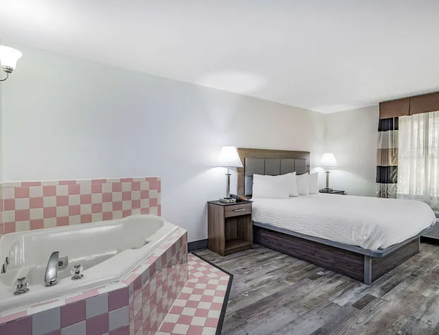 Ramada by Wyndham Hendersonville hotel detail image 3