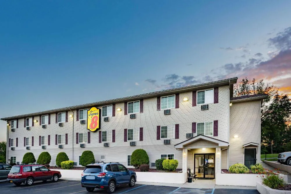 Super 8 by Wyndham Johnstown/Gloversville hotel hero