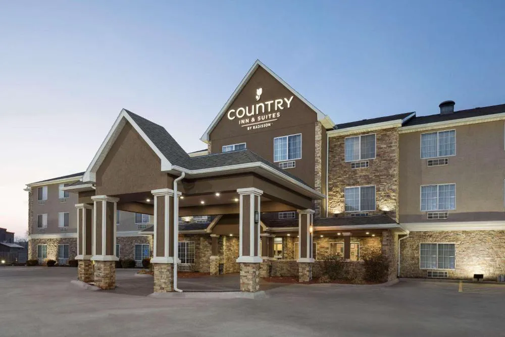 Country Inn & Suites by Radisson, Topeka West, KS hotel hero