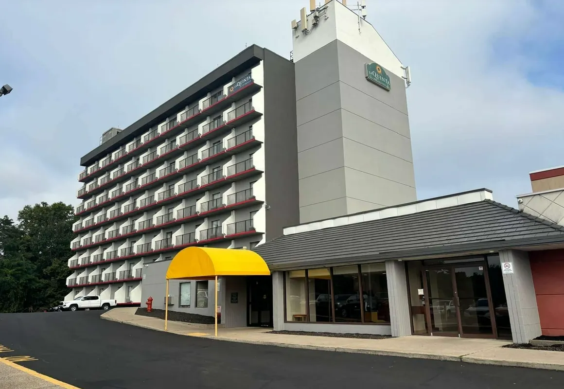 La Quinta Inn & Suites by Wyndham Stamford / New York City hotel hero