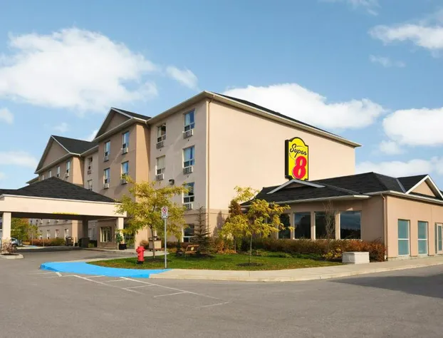 Super 8 by Wyndham Barrie South hotel detail image 1