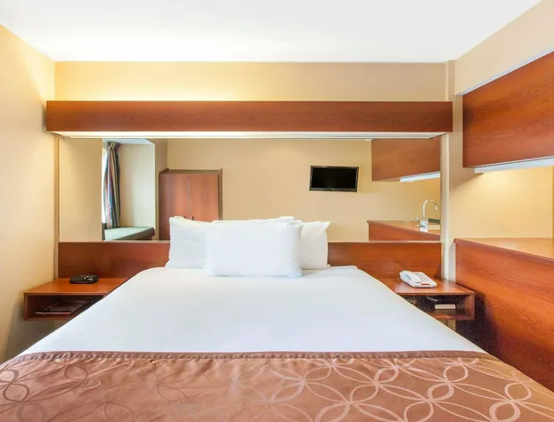 Microtel Inn & Suites by Wyndham Rogers hotel detail image 3