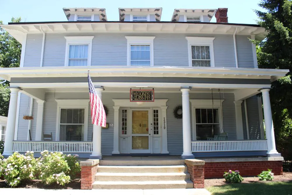 Looking Glass Inn hotel hero