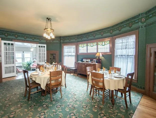 Looking Glass Inn hotel detail image 1