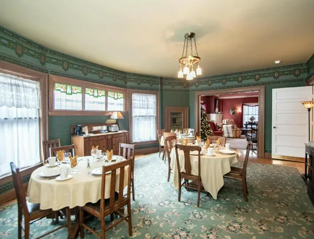 Looking Glass Inn hotel detail image 2