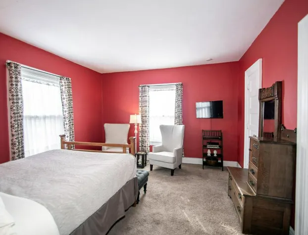 Looking Glass Inn hotel detail image 4