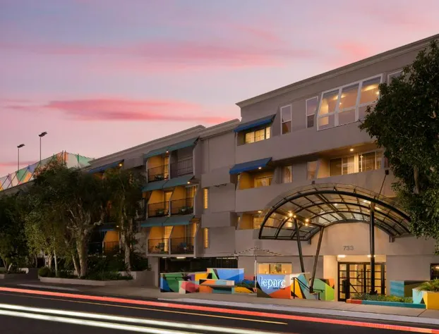 Le Parc at Melrose hotel detail image 1