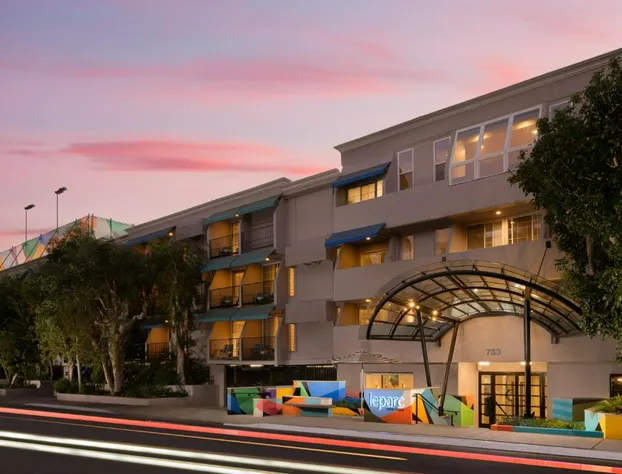 Le Parc at Melrose hotel detail image 1