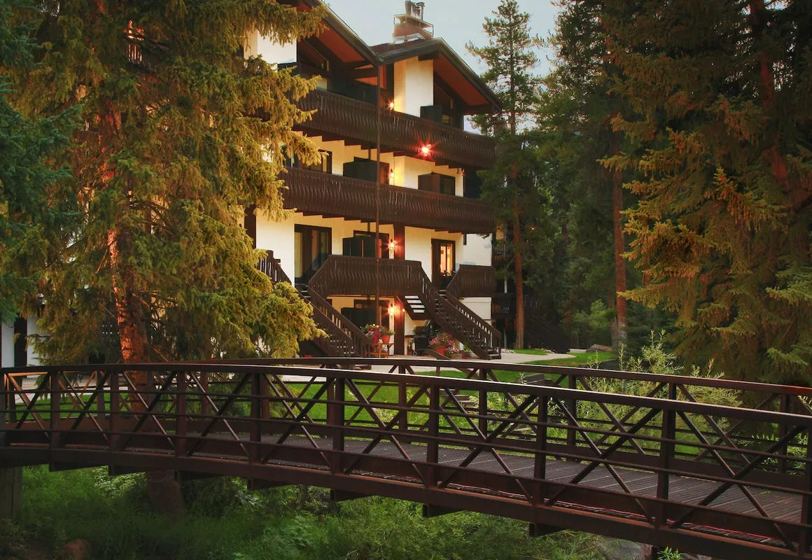 Vail Racquet Club Mountain Resort hotel hero