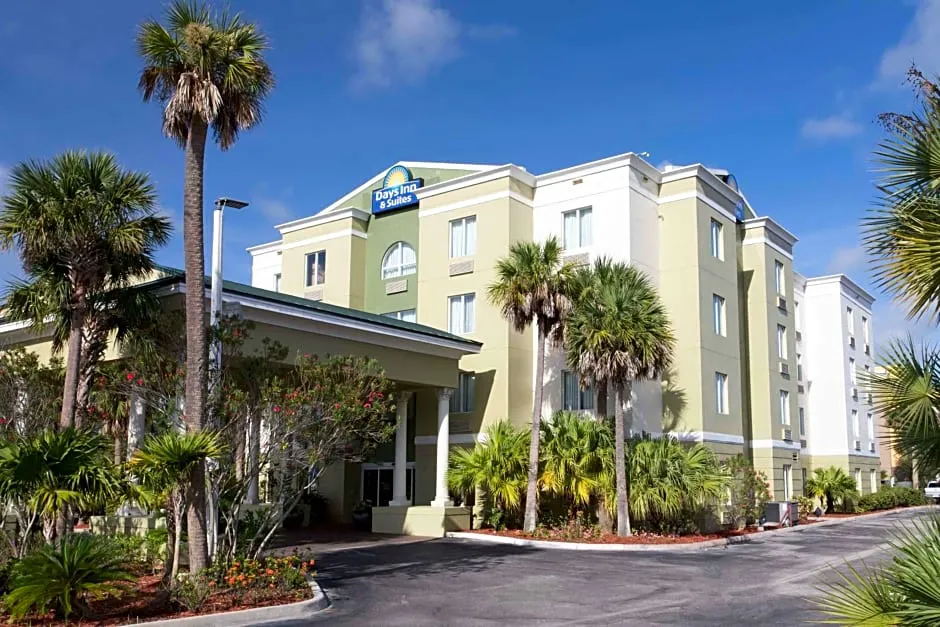Days Inn & Suites by Wyndham Fort Pierce I-95 hotel hero
