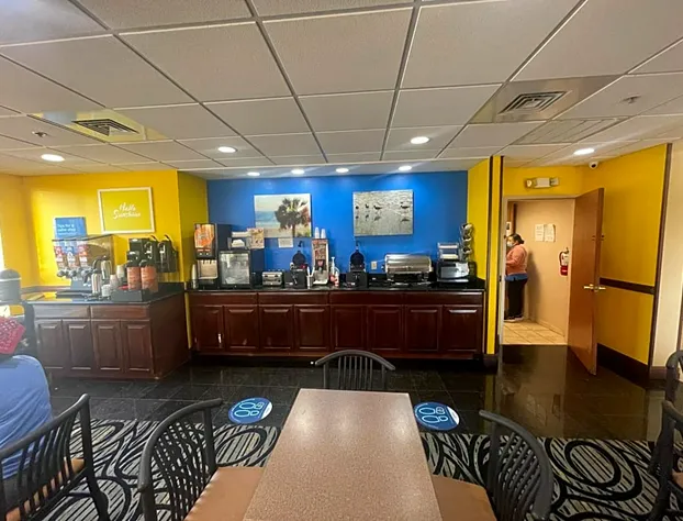 Days Inn & Suites by Wyndham Fort Pierce I-95 hotel detail image 2