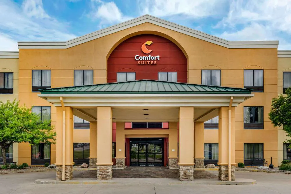 Comfort Suites near Route 66 hotel hero