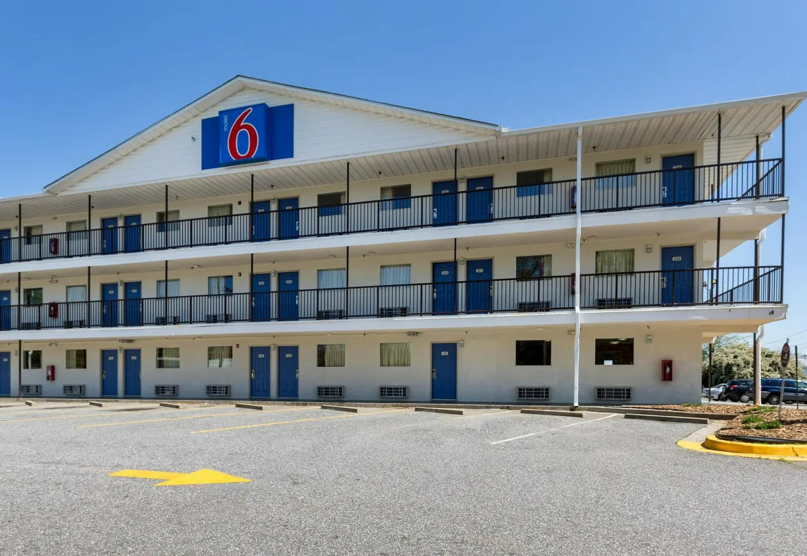 Motel 6 Greenville, SC hotel hero