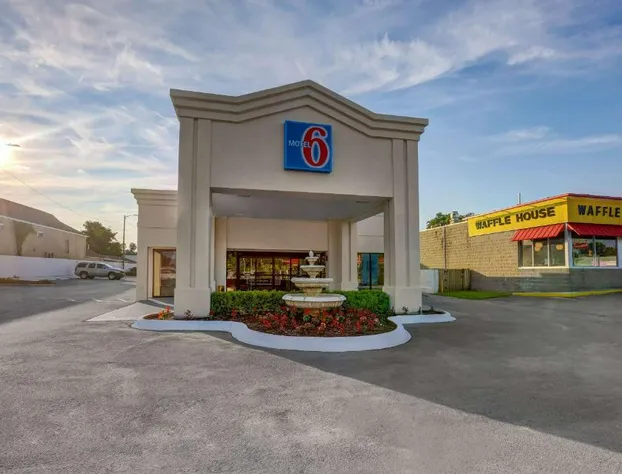 Motel 6 Jacksonville, NC hotel detail image 1