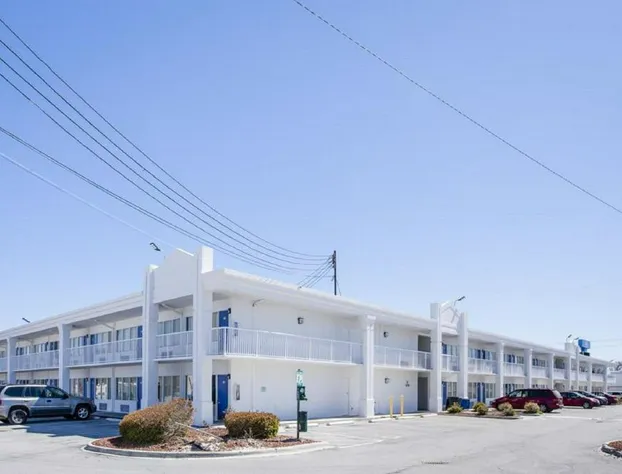 Motel 6 Jacksonville, NC hotel detail image 2