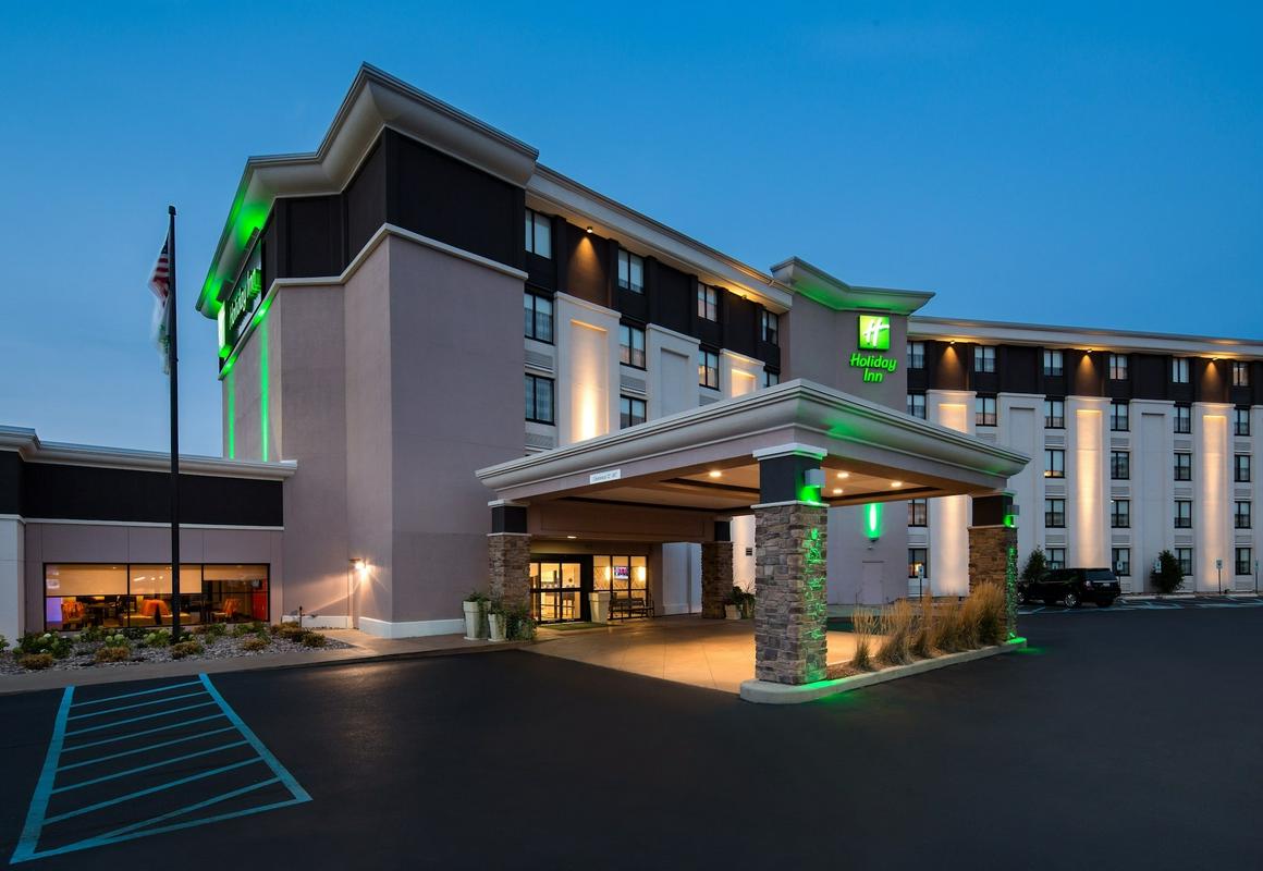 Holiday Inn Milwaukee Riverfront by IHG hotel hero