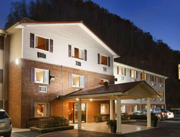 Super 8 by Wyndham Prestonsburg hotel detail image 1