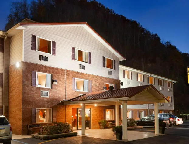 Super 8 by Wyndham Prestonsburg hotel detail image 2