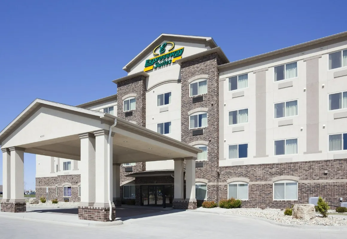 Expressway Suites Fargo hotel hero
