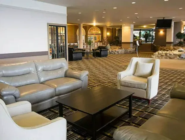 Edmonton Inn and Conference Centre hotel detail image 4