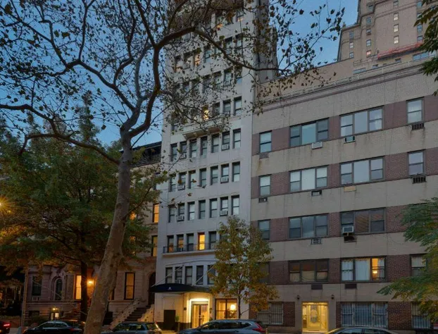 La Quinta Inn & Suites by Wyndham New York City Central Park hotel detail image 1