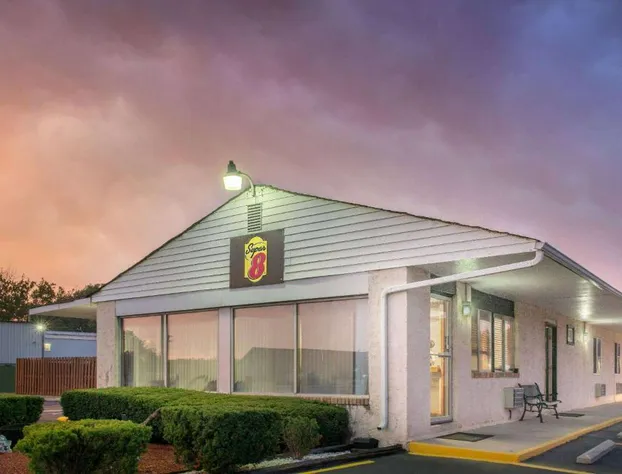 Super 8 by Wyndham Centerville-Richmond hotel detail image 1