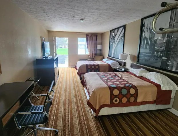 Super 8 by Wyndham Centerville-Richmond hotel detail image 3