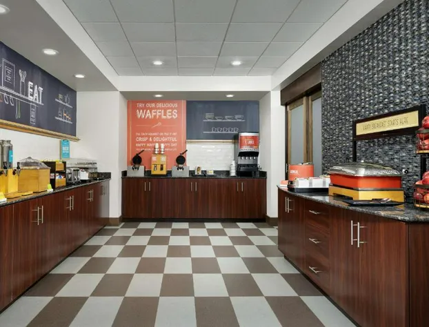 Hampton Inn Syracuse Clay hotel detail image 2