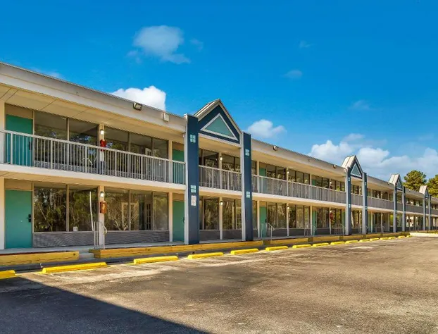 Clarion Inn & Suites Florence - Darlington hotel detail image 1