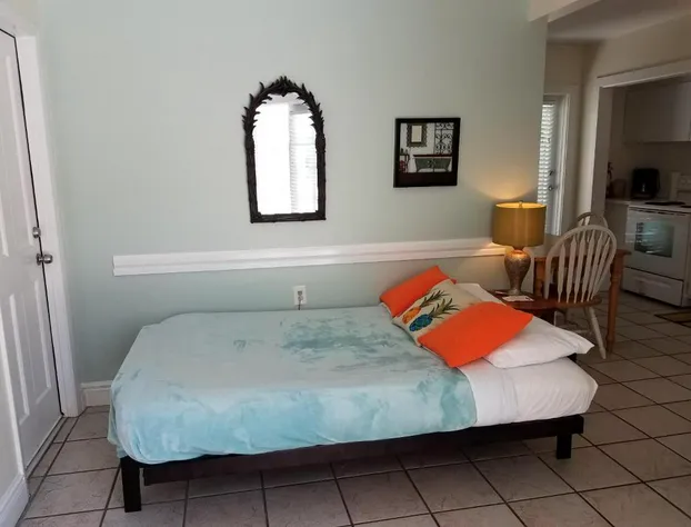 Alexander Palms Court hotel detail image 4