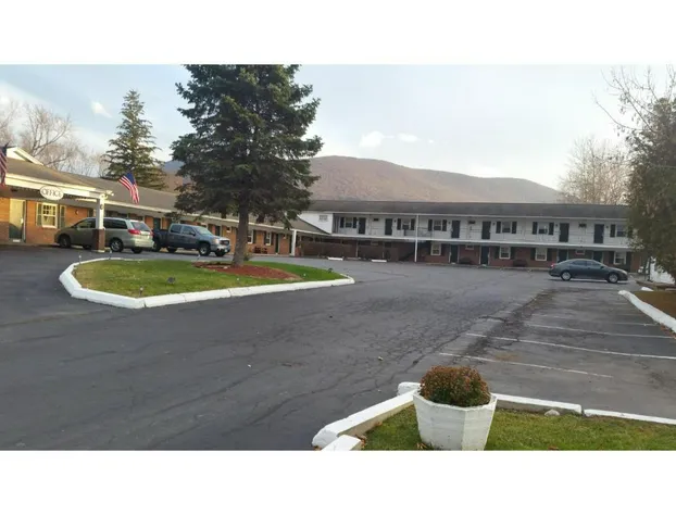 Howard Johnson by Wyndham Williamstown hotel detail image 1