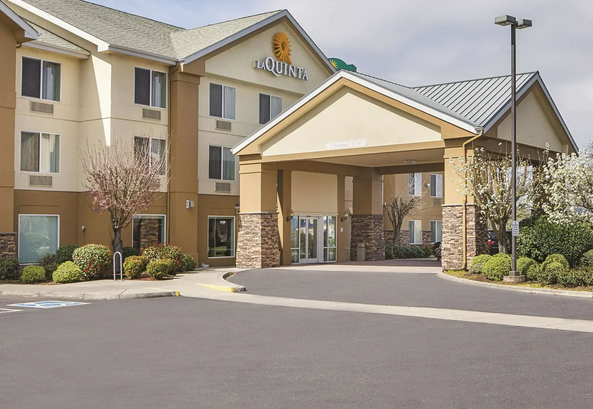 La Quinta Inn & Suites by Wyndham Central Point - Medford hotel hero