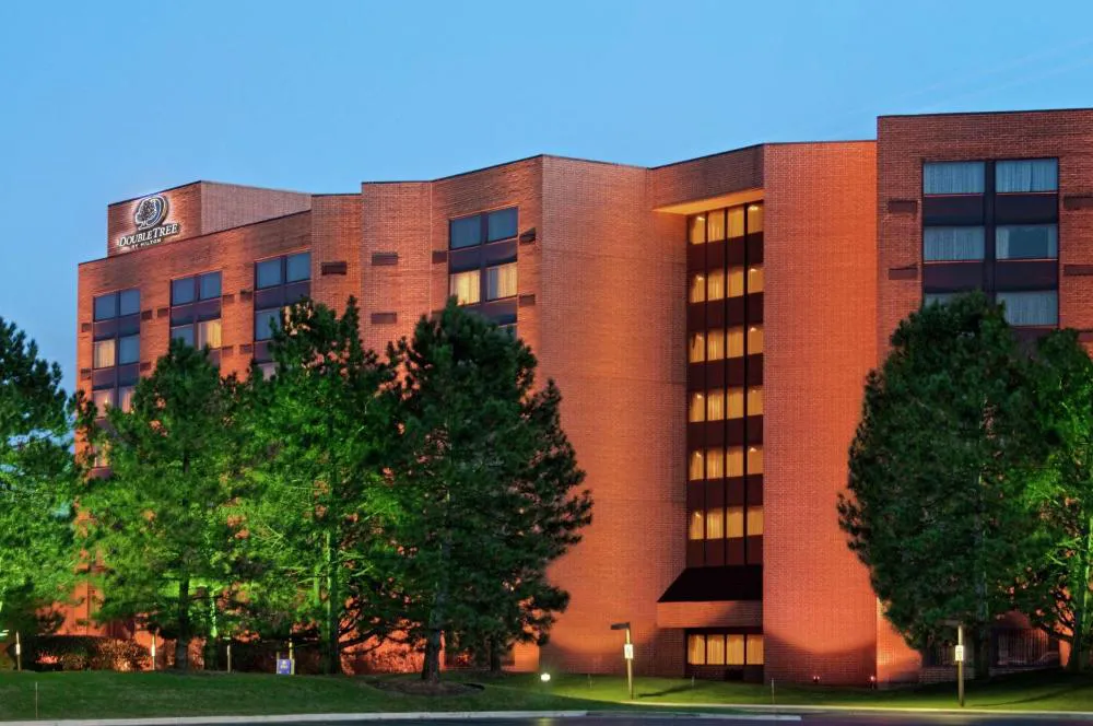 DoubleTree by Hilton Lisle Naperville hotel hero