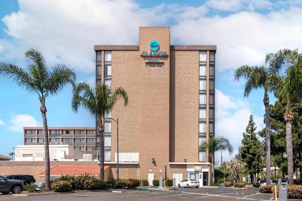 Clarion Hotel Anaheim Resort hotel hero