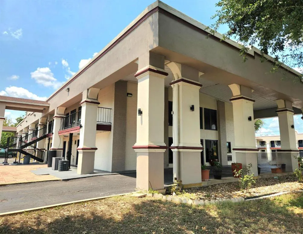 Days Inn by Wyndham San Marcos hotel hero