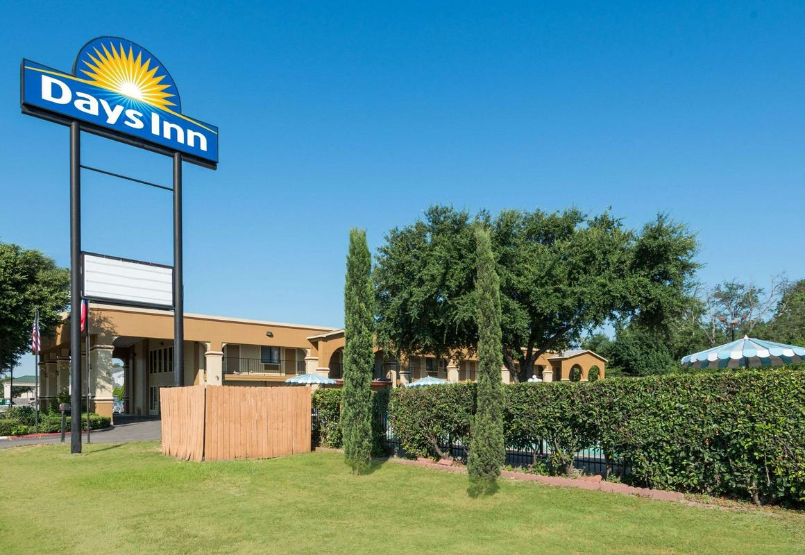 Days Inn by Wyndham San Marcos hotel hero