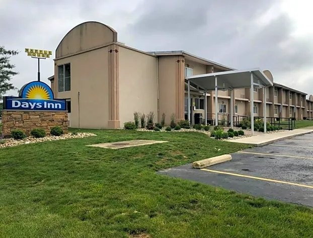 Days Inn by Wyndham Grove City Columbus South hotel detail image 1