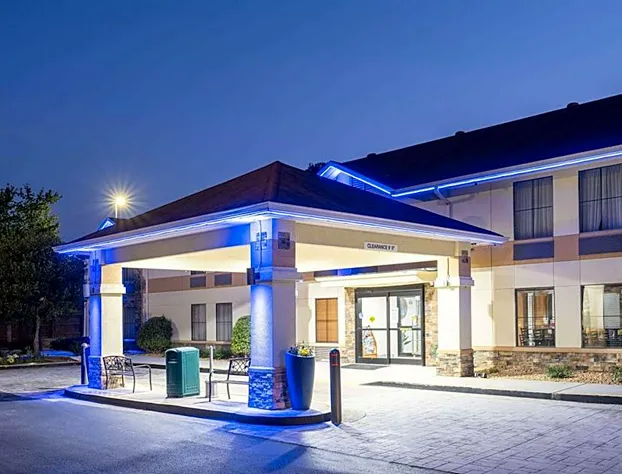 Days Inn & Suites by Wyndham Commerce hotel detail image 1