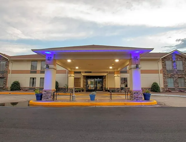 Days Inn & Suites by Wyndham Commerce hotel detail image 2