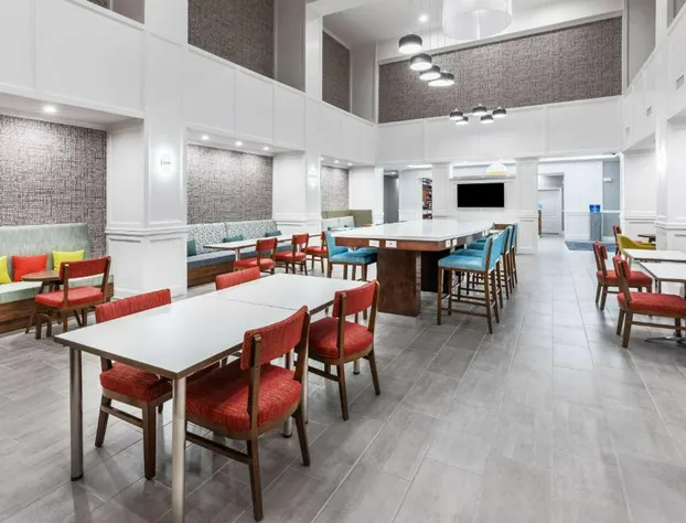 Hampton Inn & Suites Dallas I-30 Cockrell Hill hotel detail image 4