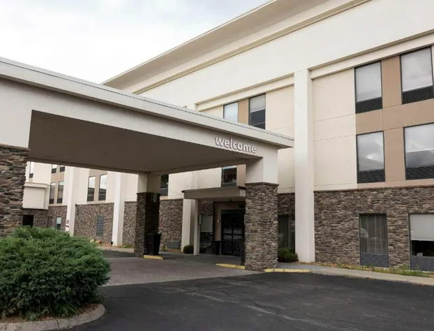 Hampton Inn Kent/Akron Area hotel detail image 1