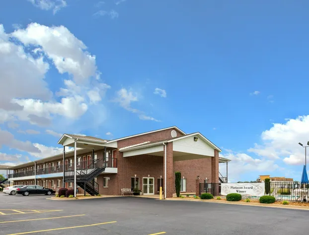 Econo Lodge Inn & Suites Searcy hotel detail image 2