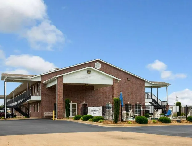 Econo Lodge Inn & Suites Searcy hotel detail image 3